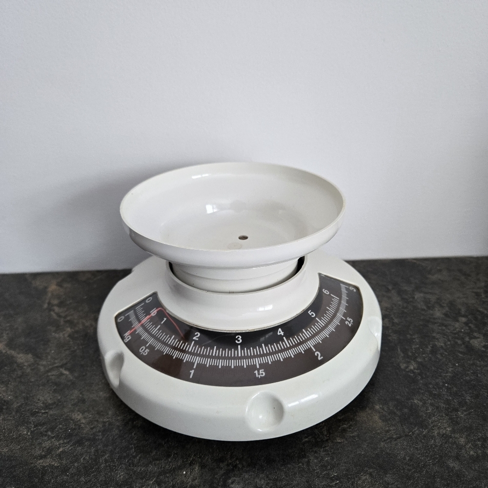 Vintage White Kitchen Scale Without Bowl